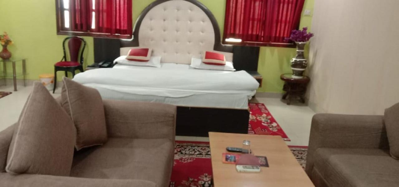 Jaya Palace Hotel By Wb Inn Dhaulpur Extérieur photo