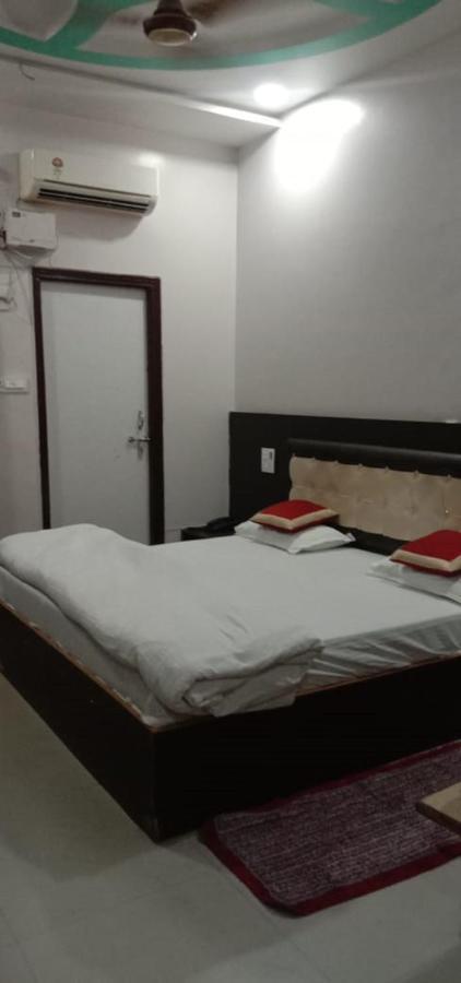 Jaya Palace Hotel By Wb Inn Dhaulpur Extérieur photo